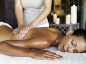 Sacha Inchi - Uso esterno: Il suo uso esterno é indicato per pelli sensibili, disidratate, secche, includendo infiammazioni e irritazioni, e per capelli sciupati o secchi. La vitamina E é un componente attivo della rigenerazione e gli acidi grassi non saturati nutrono, prevengono e trattano i problemi della pelle e del capello.
